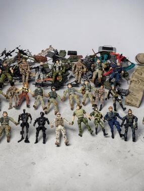 100+ GI Joe Assorted Military/ Special Forces Action Figures/Weapons/Accessories